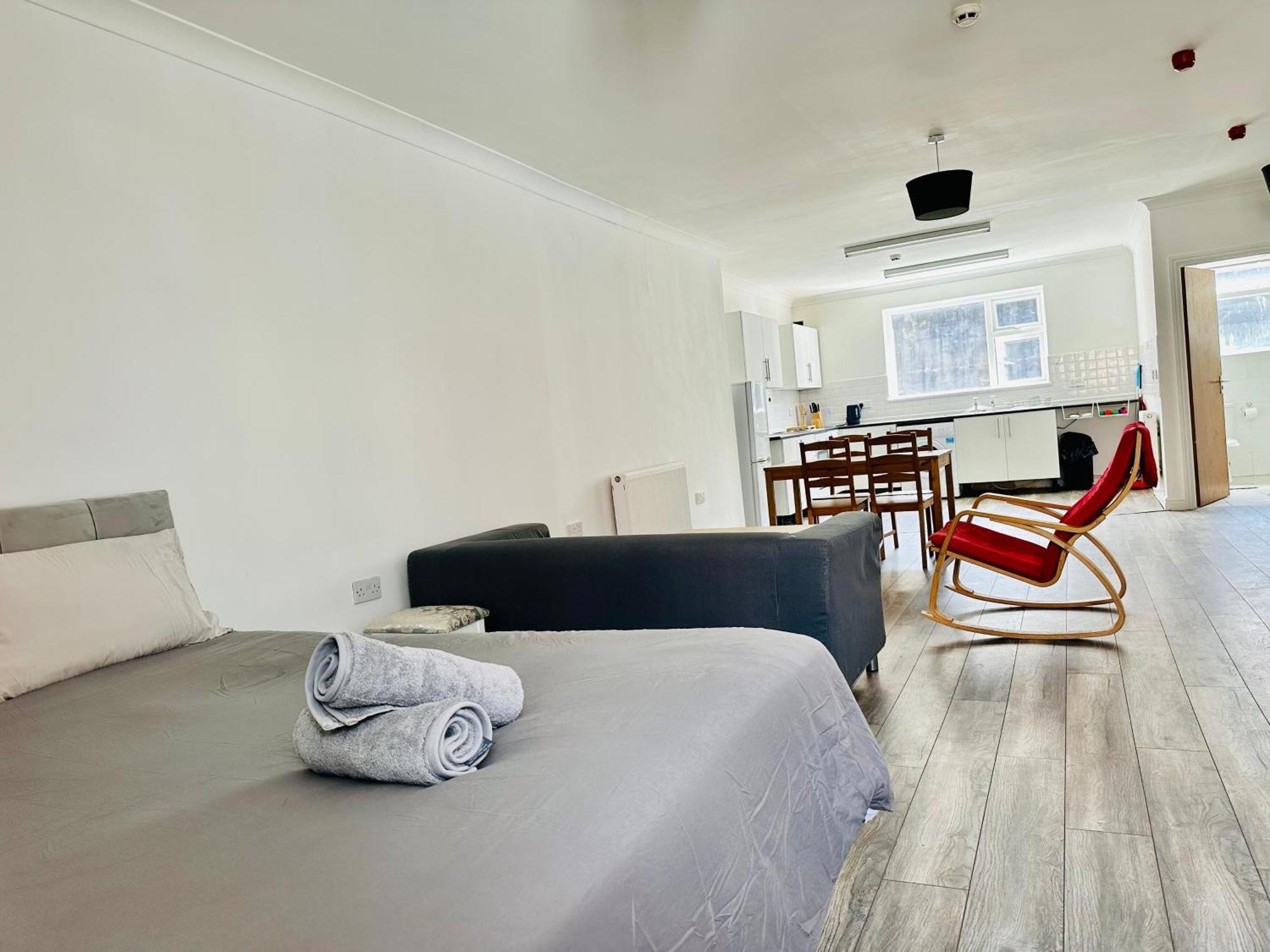 Spacious And Affordable City Center Two Beds Flat Swansea Exterior photo