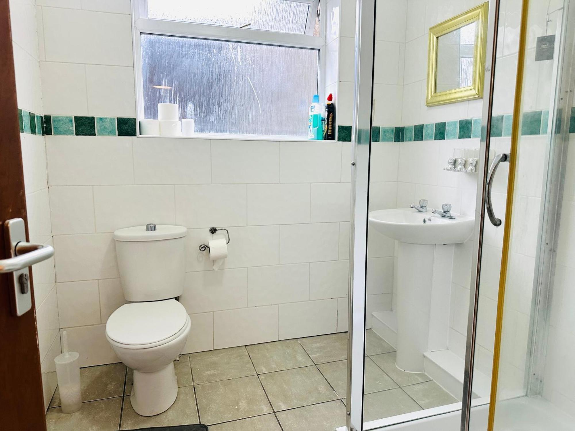 Spacious And Affordable City Center Two Beds Flat Swansea Exterior photo